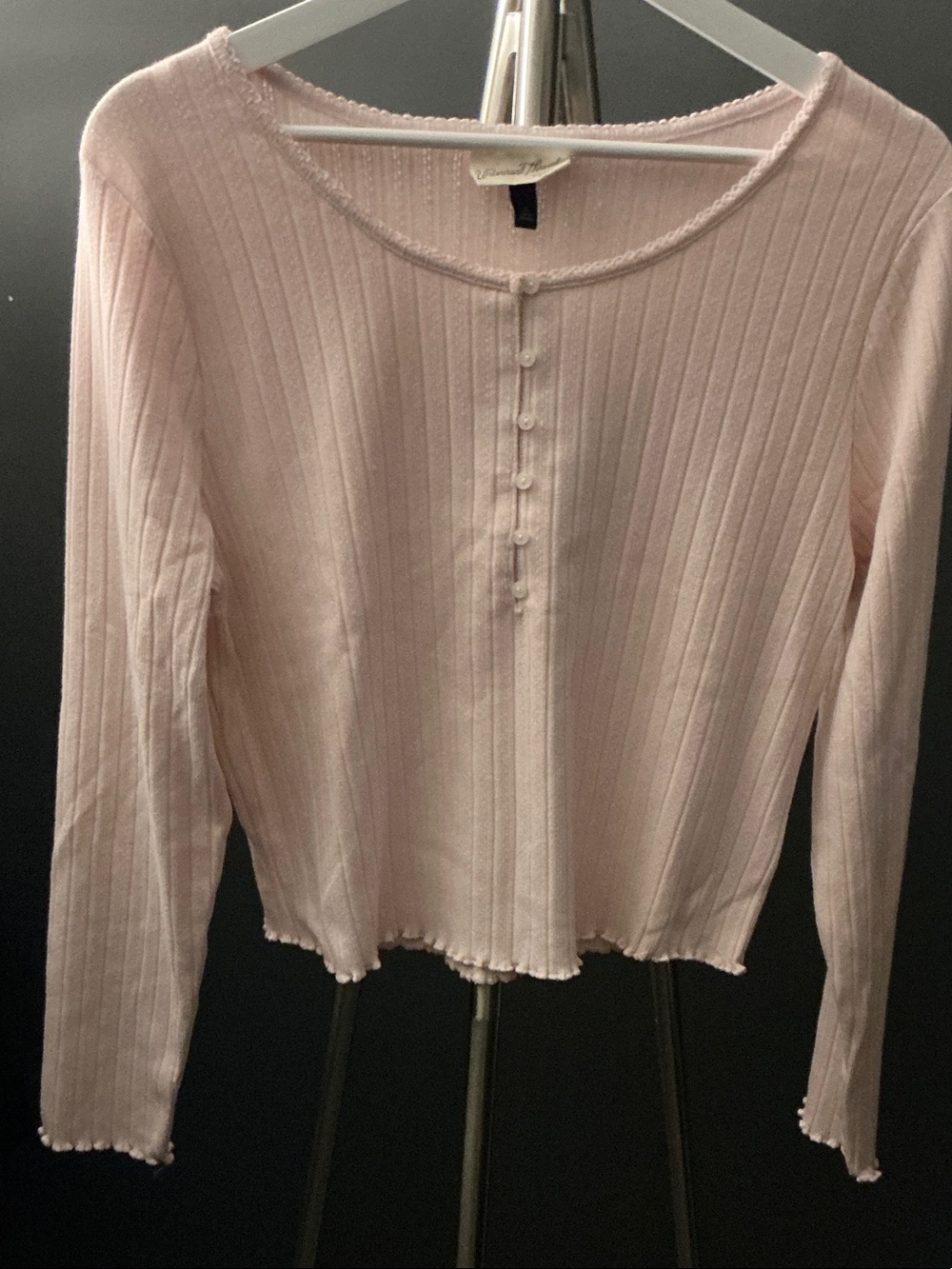 Cropped Pale Pink Ribbed Button-Front Long Sleeve Top